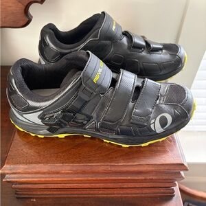 Pearl Izumi X-Alp Enduro V5 men’s clip-in riding shoes. Complete with SPD clips.